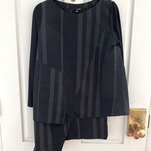 Asymmetrical Hi End Top. Great with leggings or tights